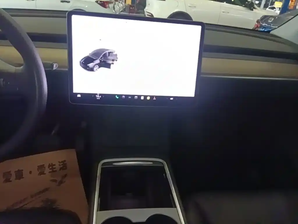 Tesla Model Y — миниатюра 13
