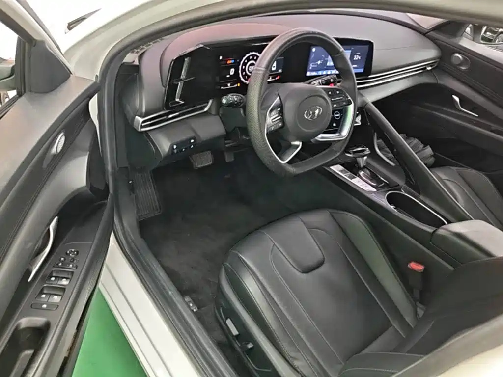 Hyundai Elantra — миниатюра 16