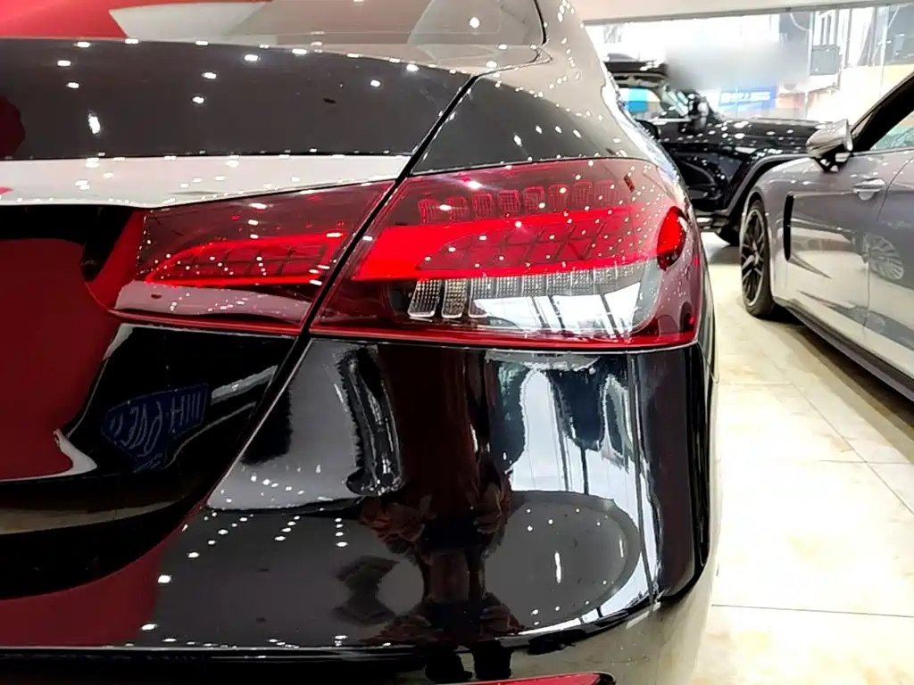 Mercedes-Benz E-Class — миниатюра 8
