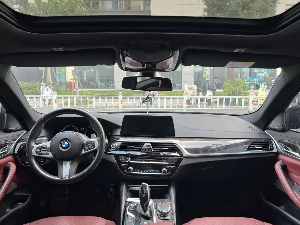 BMW 5 Series — миниатюра 8