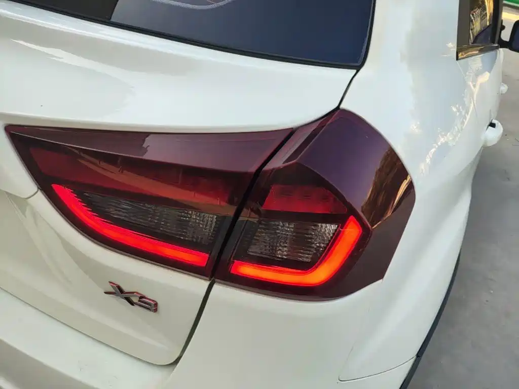 Geely Vision X3 — миниатюра 8