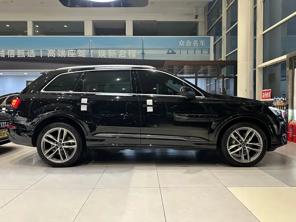 Audi Q7 2025 55 TFSI quattro S line Sport