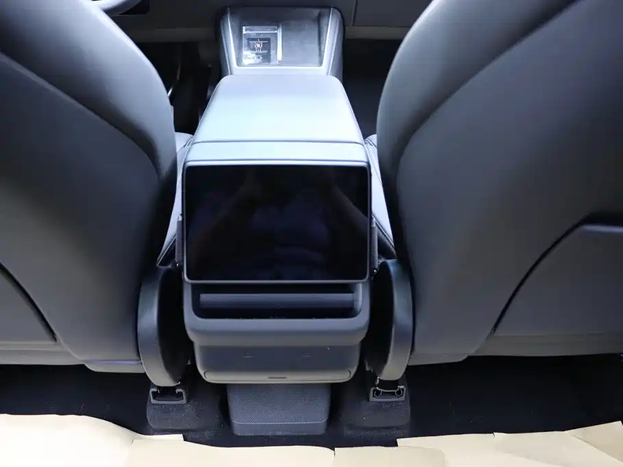 Tesla Model Y L — миниатюра 18