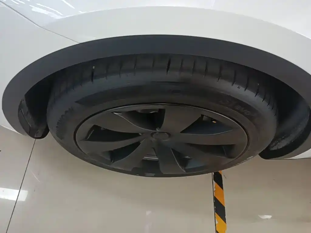 Tesla Model Y — миниатюра 23