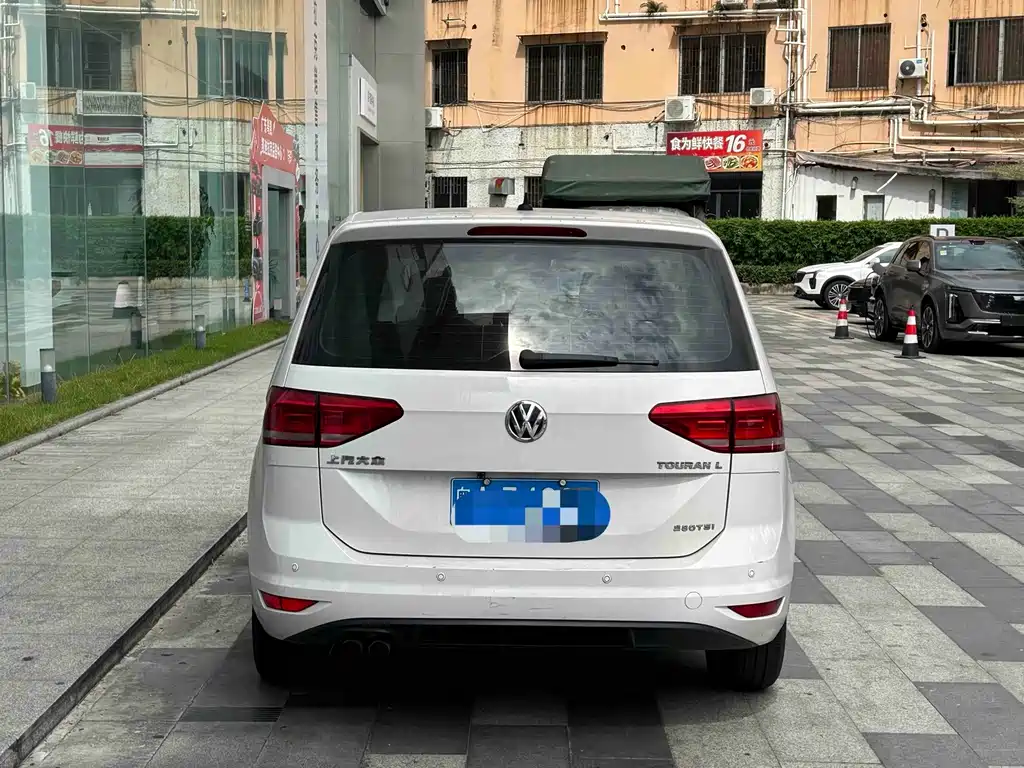 Volkswagen Touran — миниатюра 2