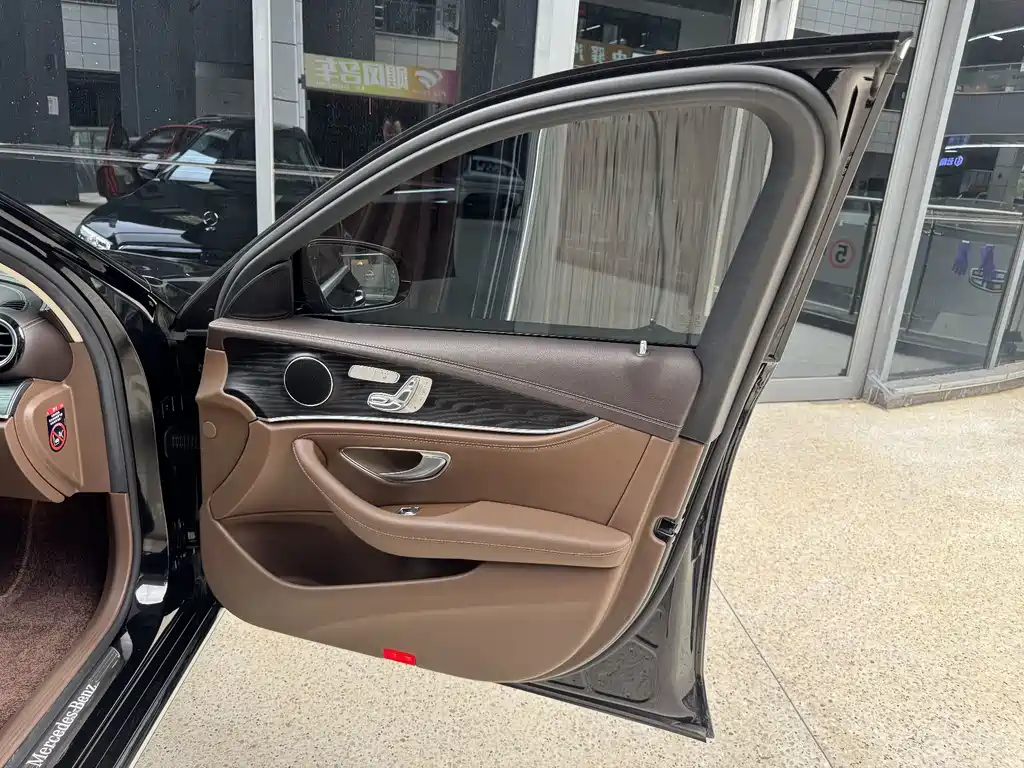 Mercedes-Benz E-Class — миниатюра 41