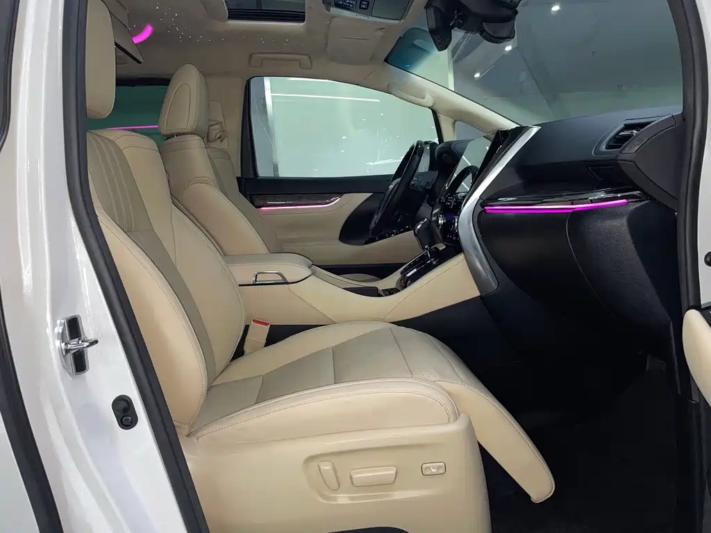 Toyota Alphard — миниатюра 11