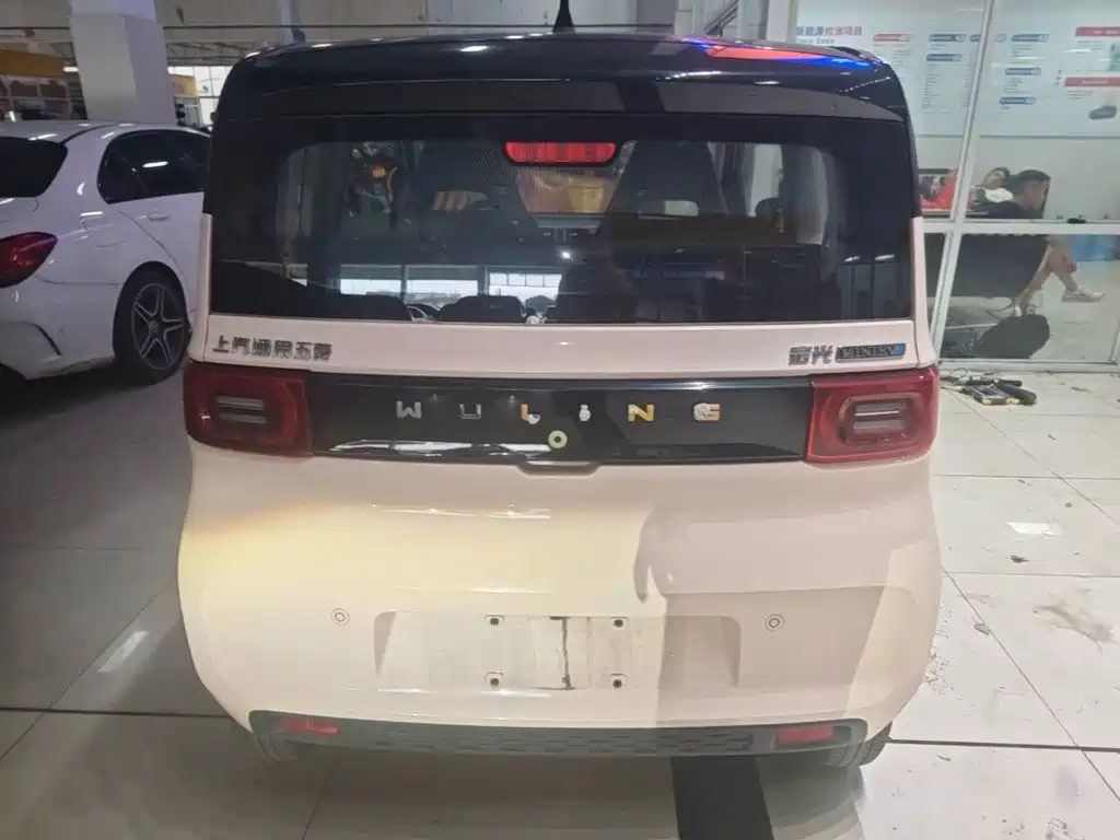 Wuling MINIEV — миниатюра 6