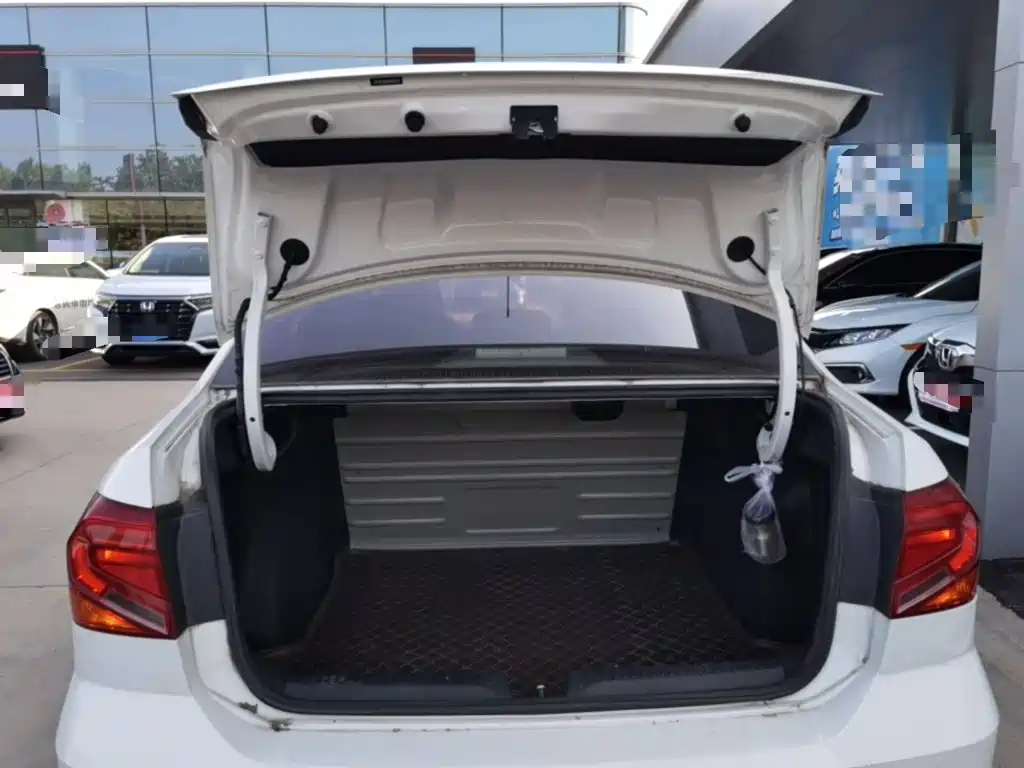Volkswagen Jetta — миниатюра 19