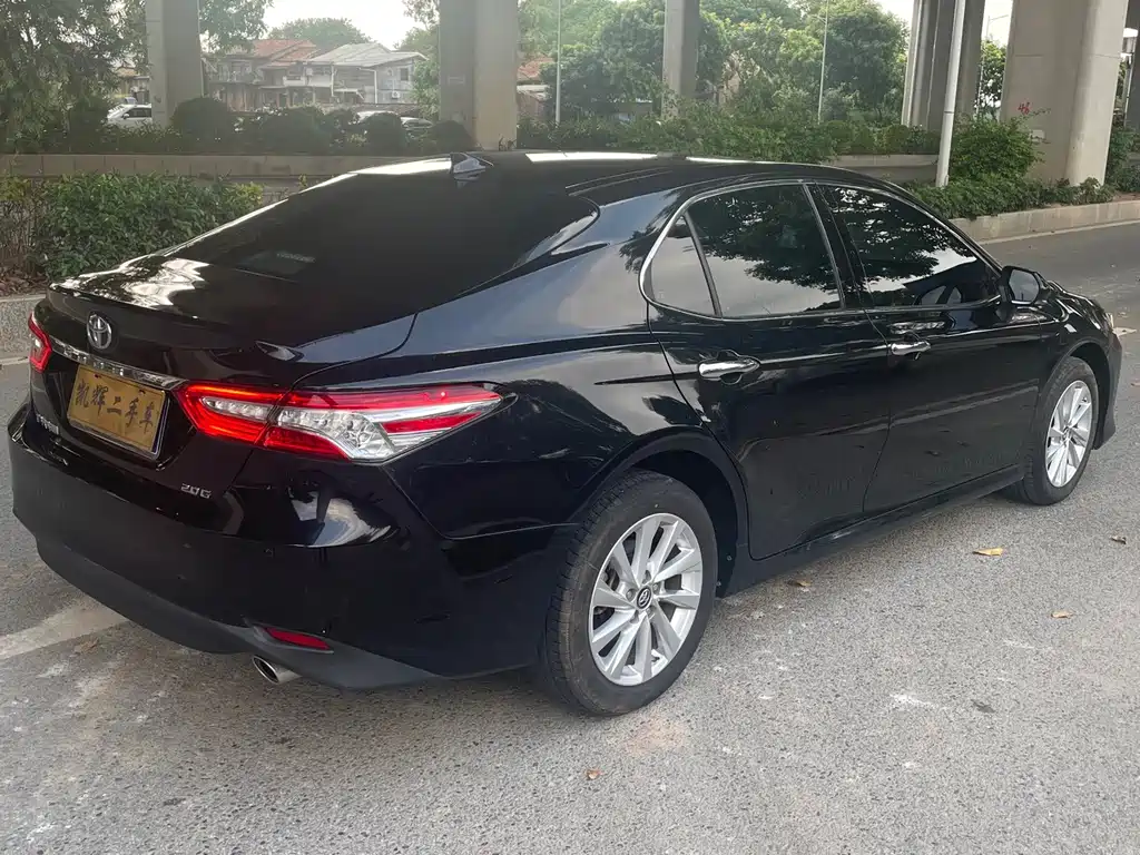 Toyota Camry — миниатюра 13