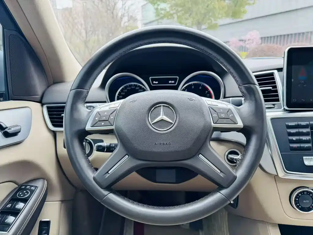 Mercedes-Benz M-Class — миниатюра 8