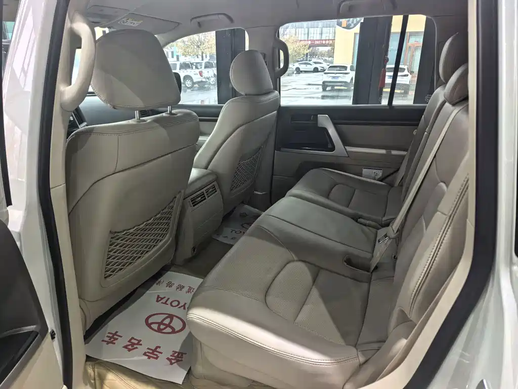 Toyota Land Cruiser — миниатюра 8