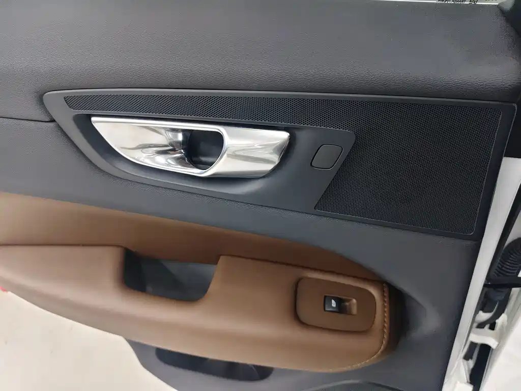 Volvo XC60 — миниатюра 10