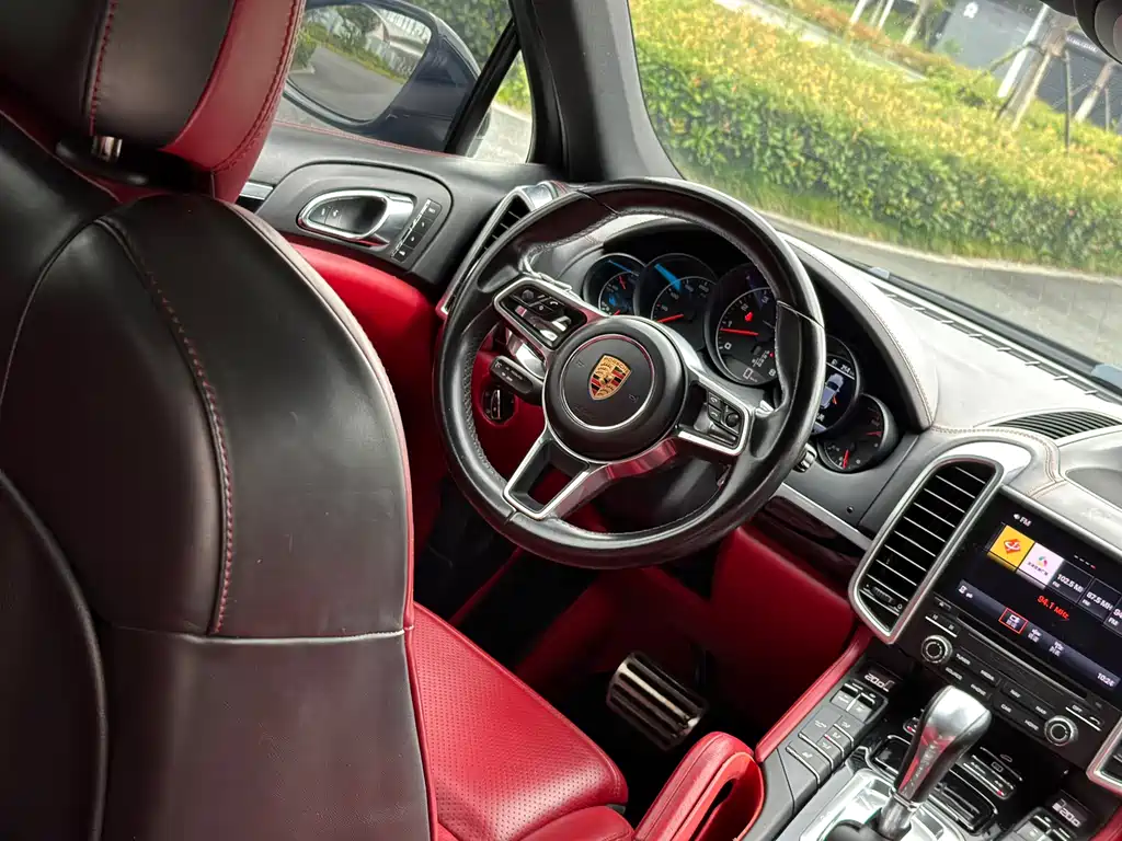 Porsche Cayenne — миниатюра 13