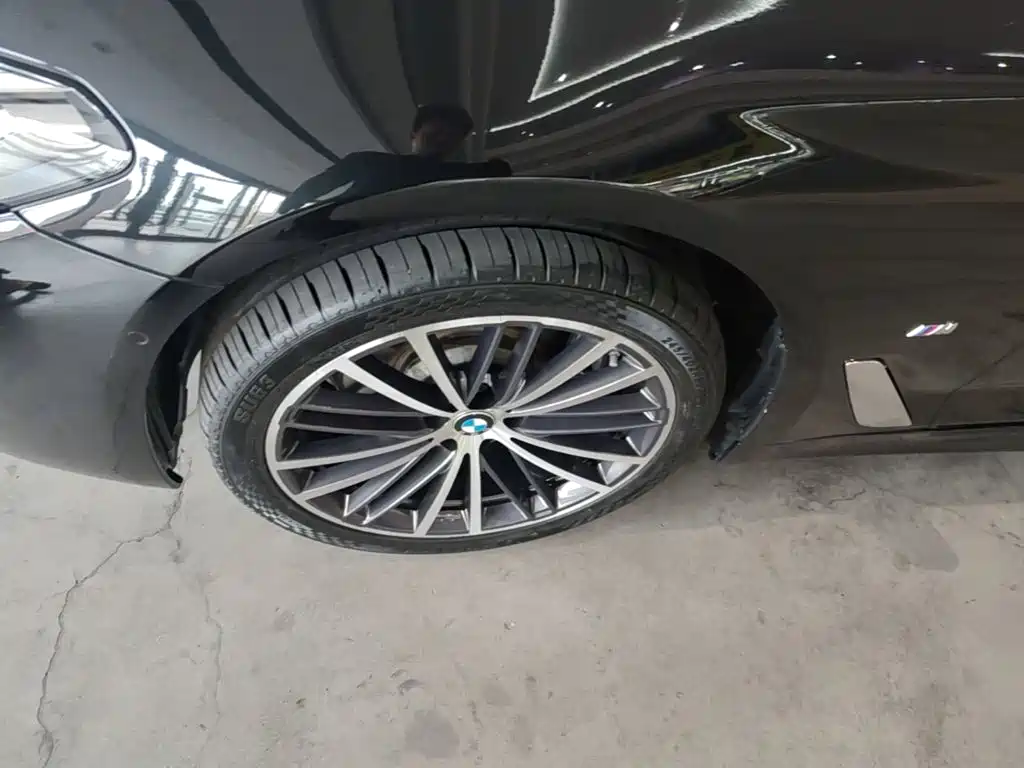 BMW 5 Series — миниатюра 23