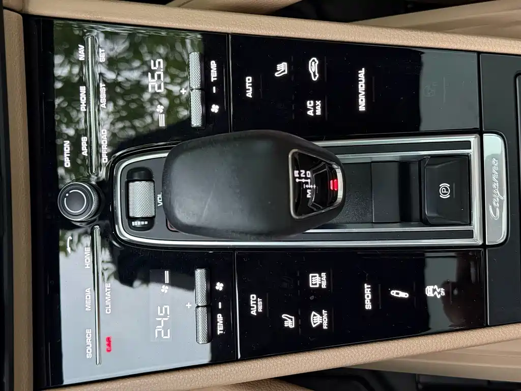 Porsche Cayenne — миниатюра 26