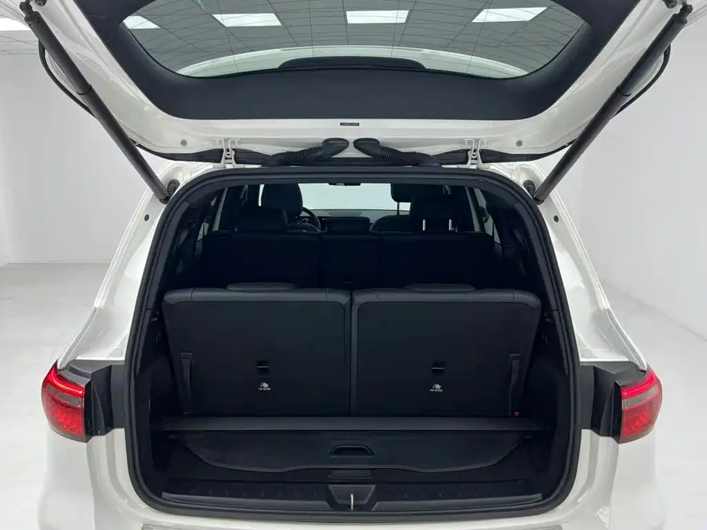 Mercedes-Benz GLB — миниатюра 10