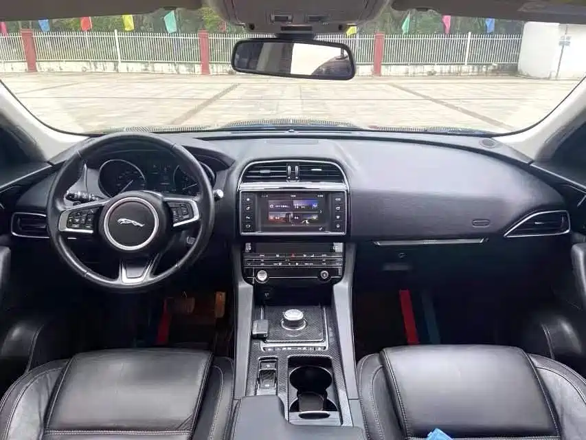 Jaguar F-PACE — миниатюра 3