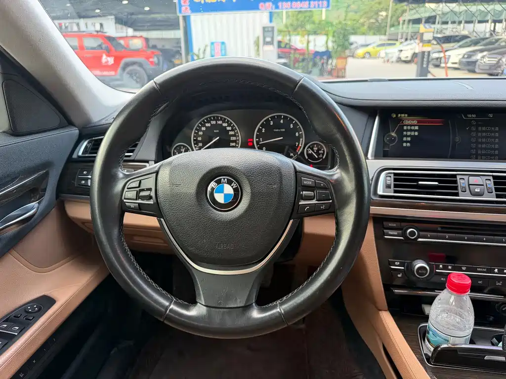 BMW 7 Series — миниатюра 11