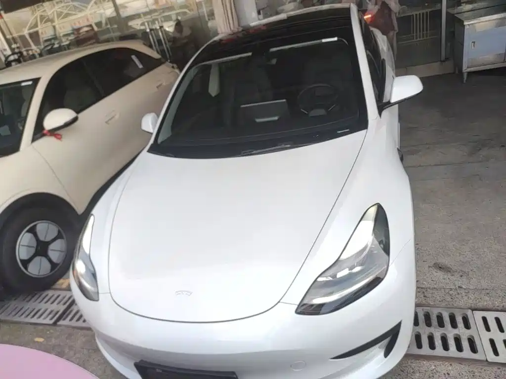 Tesla Model 3 — миниатюра 3