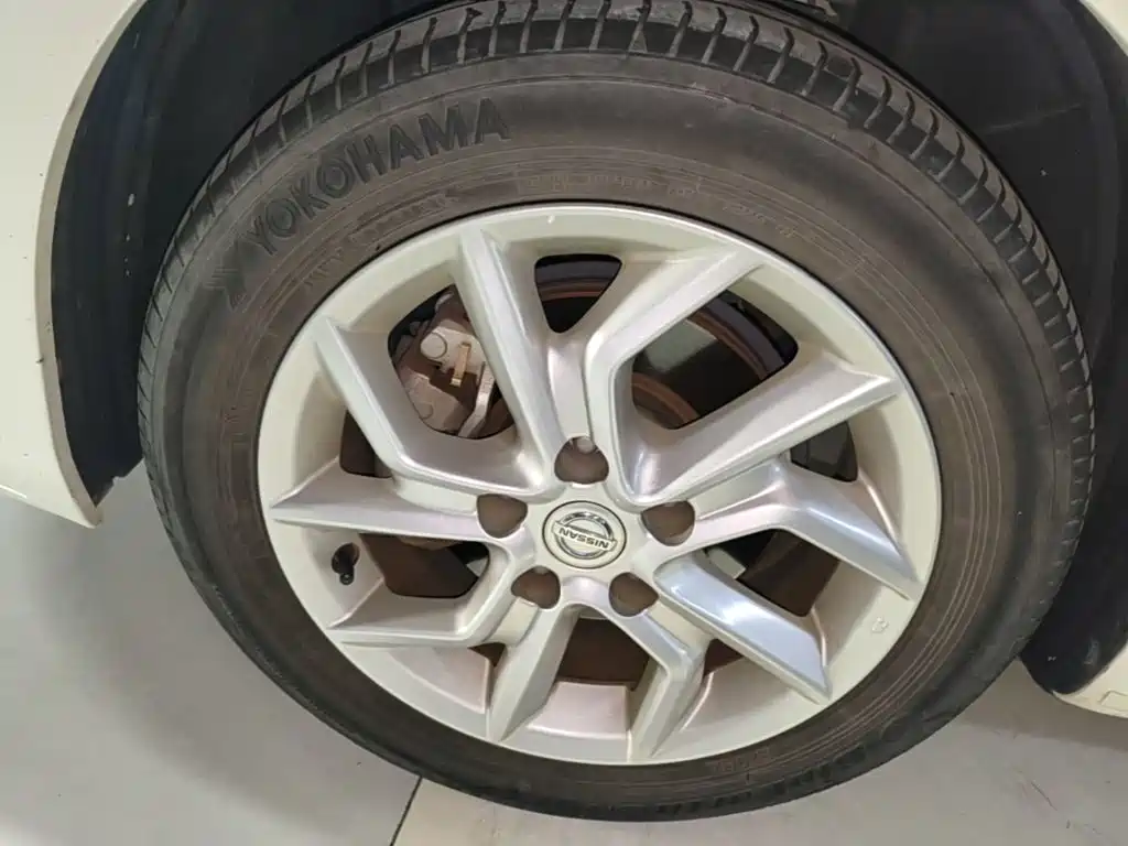 Nissan Tiida — миниатюра 23