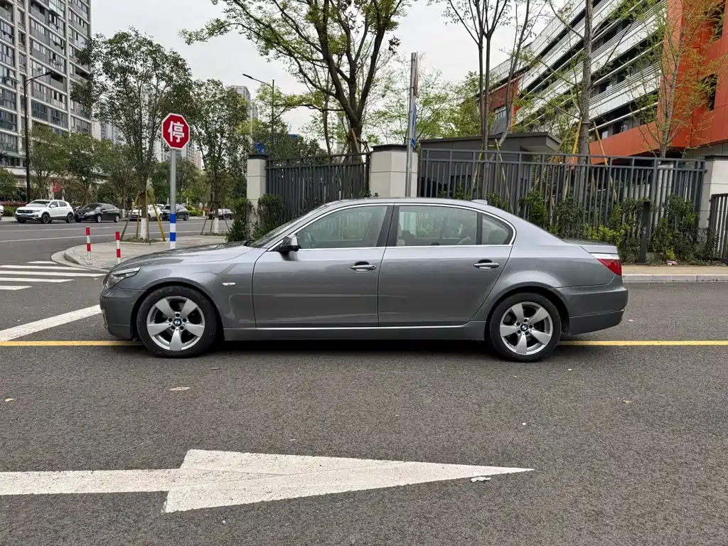 BMW 5 Series — миниатюра 3
