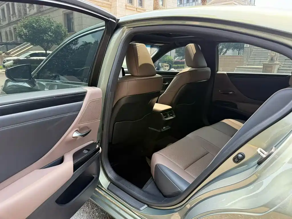 Lexus ES — миниатюра 8