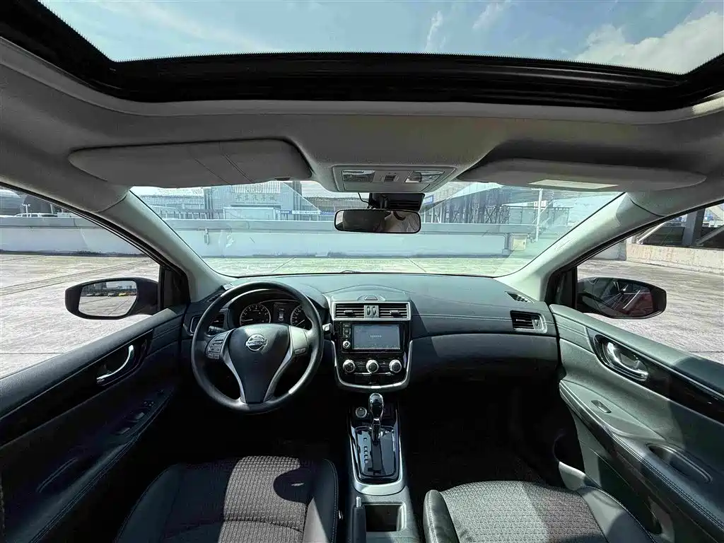 Nissan Tiida — миниатюра 9