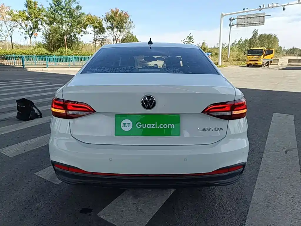 Volkswagen Lavida — миниатюра 6