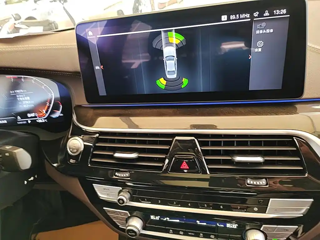 BMW 5 Series — миниатюра 13