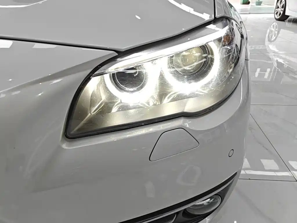 BMW 5 Series — миниатюра 24