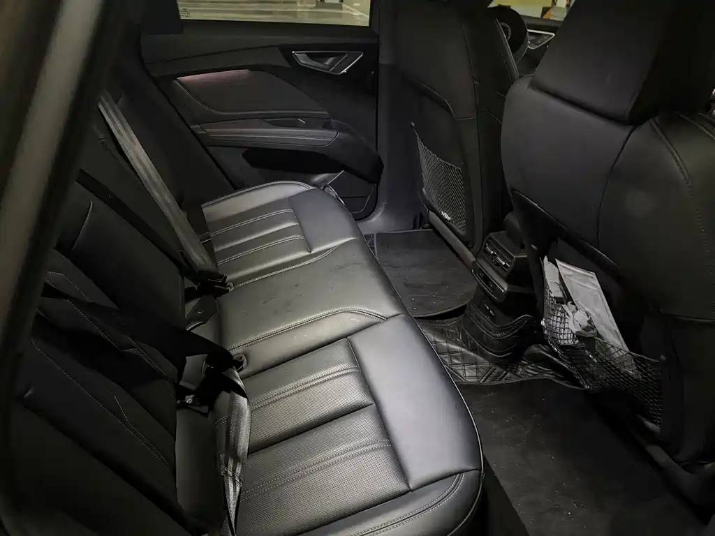 Audi Q4 e-tron — миниатюра 6