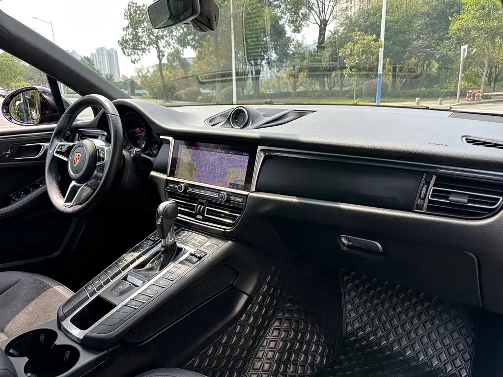 Porsche Macan — миниатюра 9