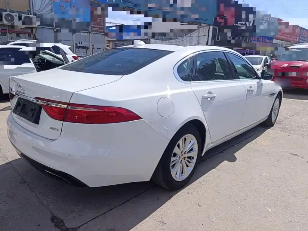 Jaguar XFL — миниатюра 7