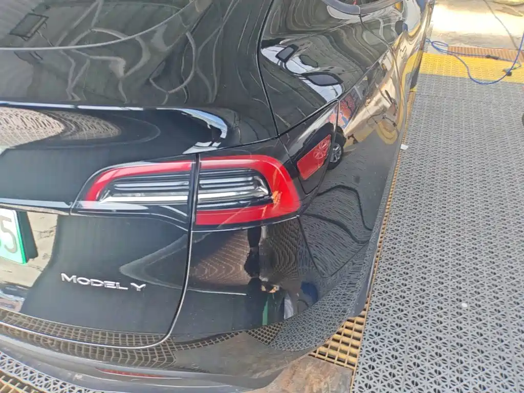 Tesla Model Y — миниатюра 8