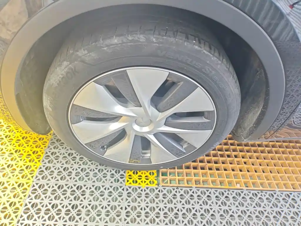 Tesla Model Y — миниатюра 23