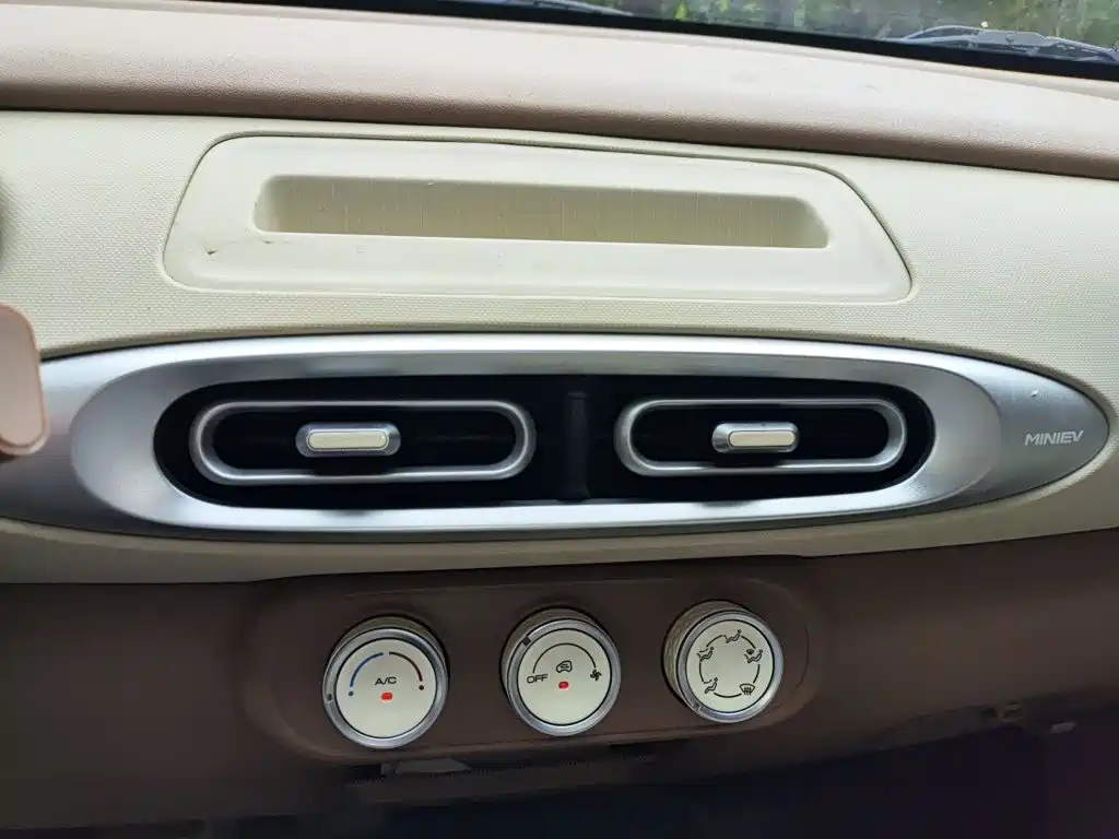 Wuling MINIEV — миниатюра 6