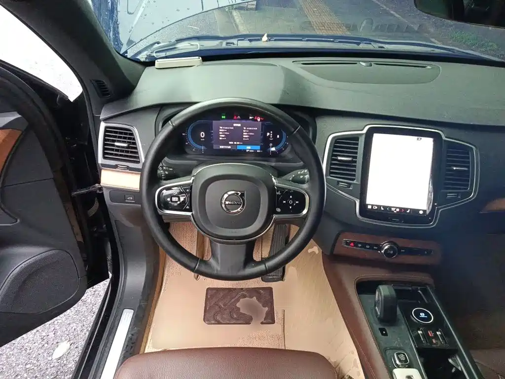 Volvo XC90 — миниатюра 6