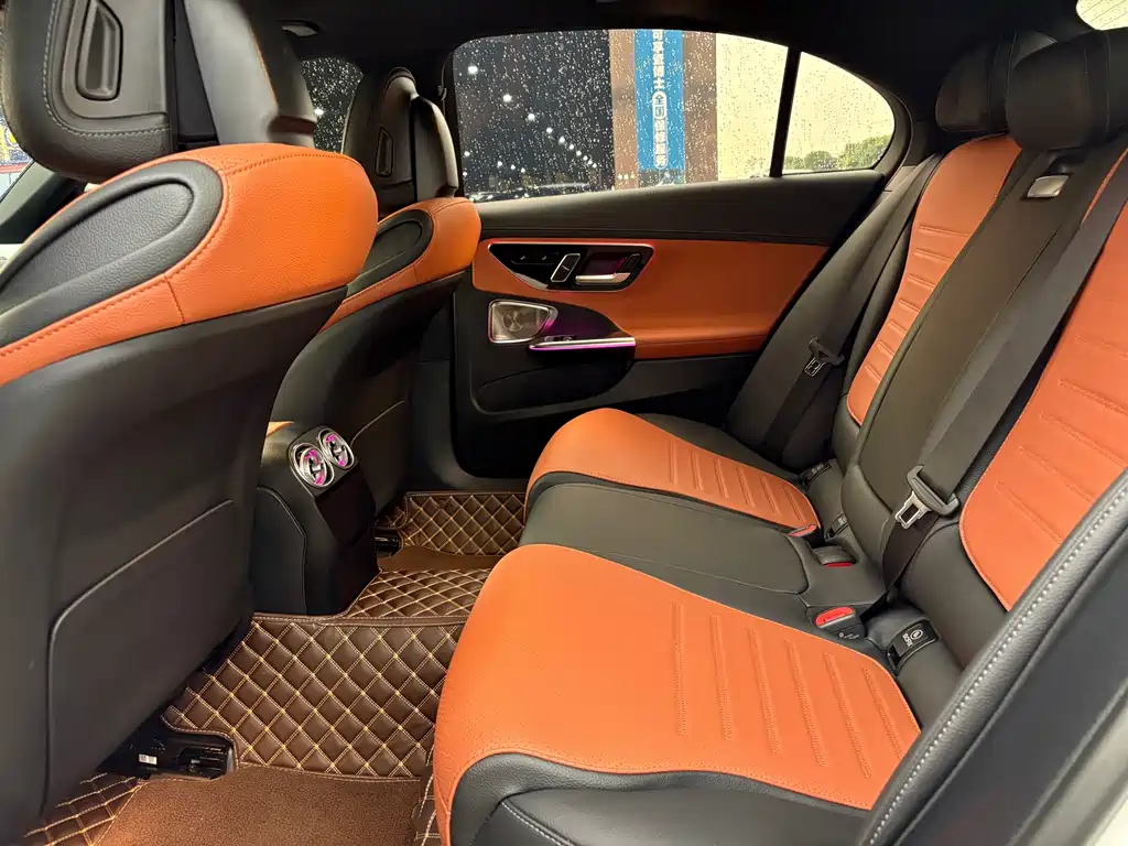 Mercedes-Benz C-Class — миниатюра 13