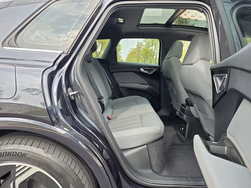 Audi Q4 e-tron — миниатюра 11