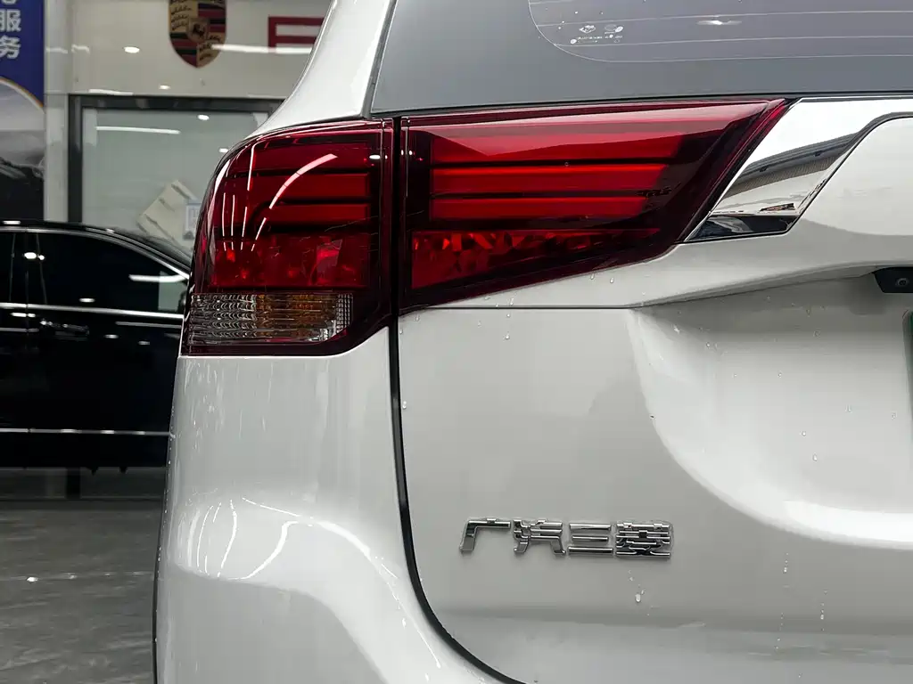 Mitsubishi Outlander — миниатюра 10