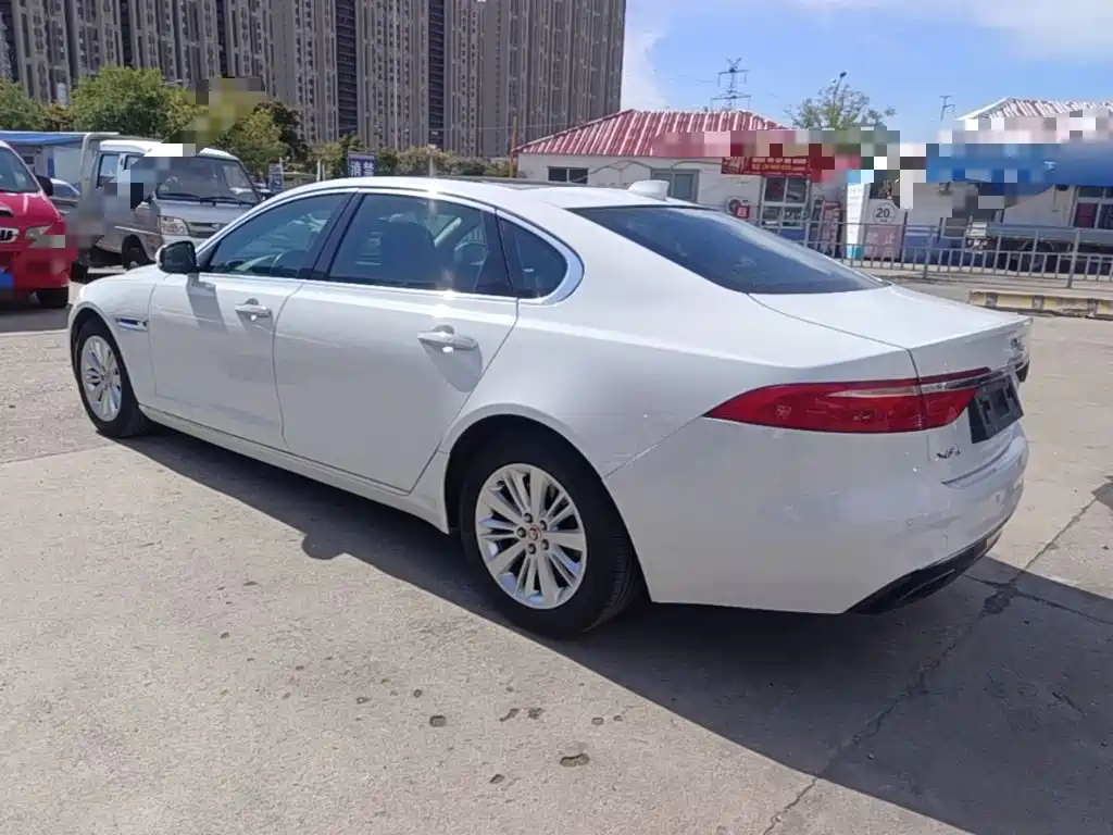 Jaguar XFL — миниатюра 5