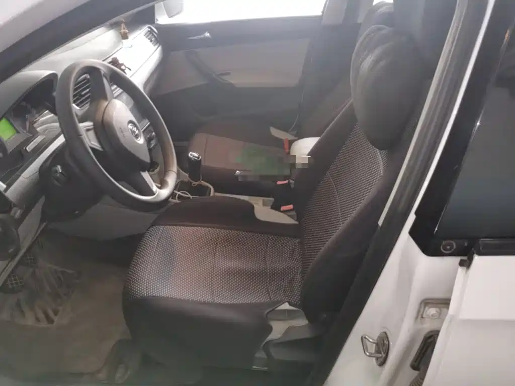Skoda Rapid — миниатюра 8