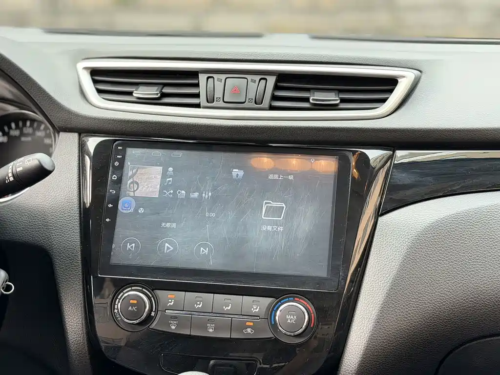 Nissan Qashqai — миниатюра 12