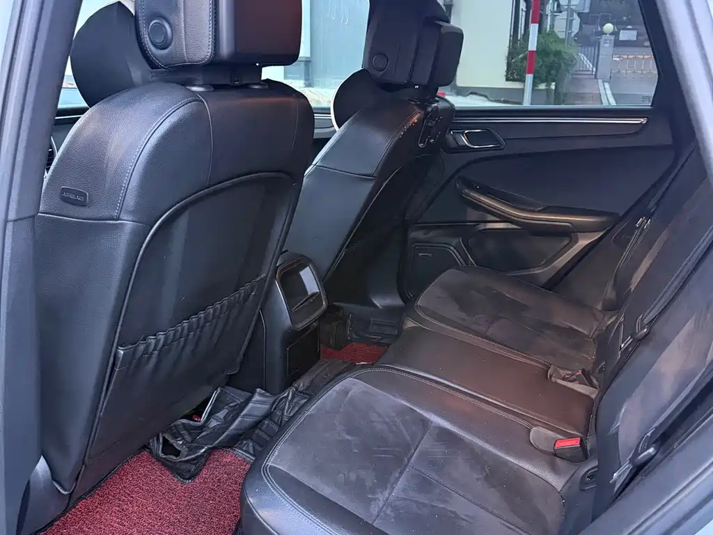 Porsche Macan — миниатюра 5