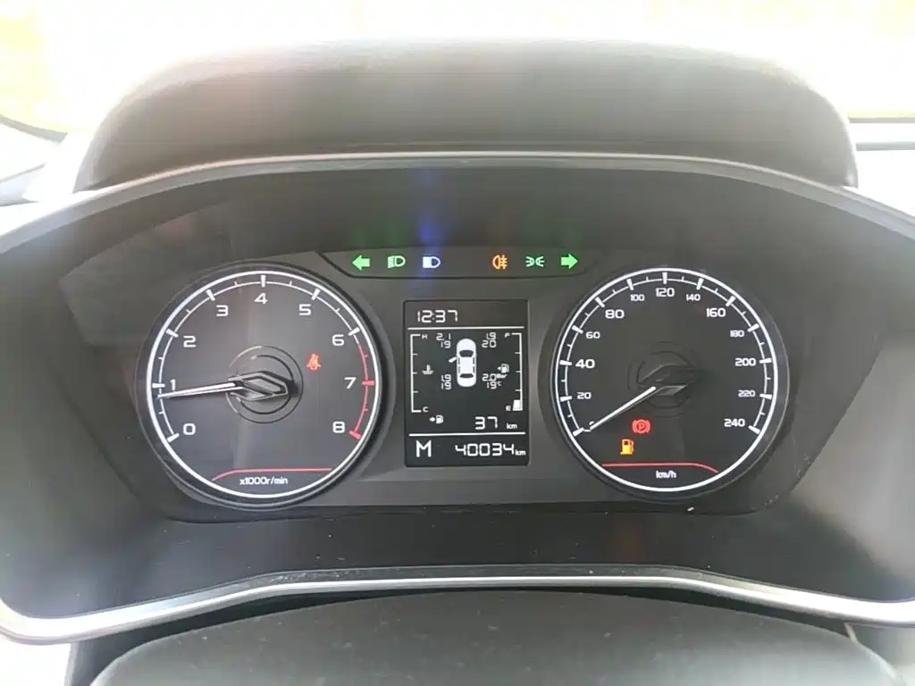 Geely Binyue — миниатюра 12