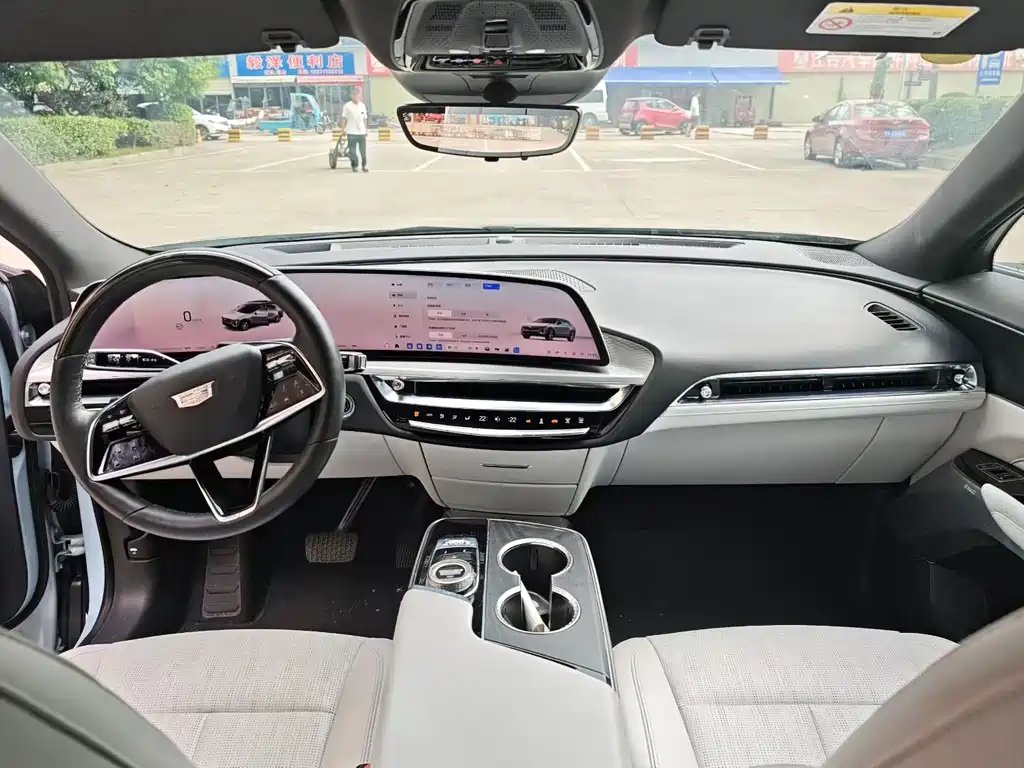 Cadillac Lyriq — миниатюра 6