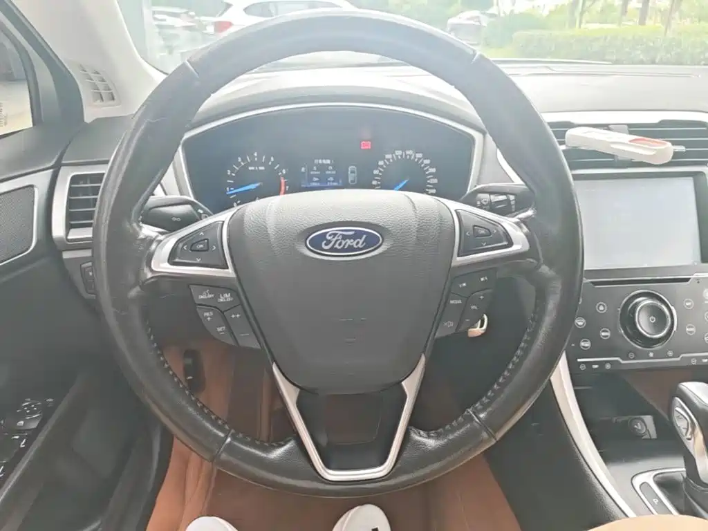 Ford Mondeo — миниатюра 11