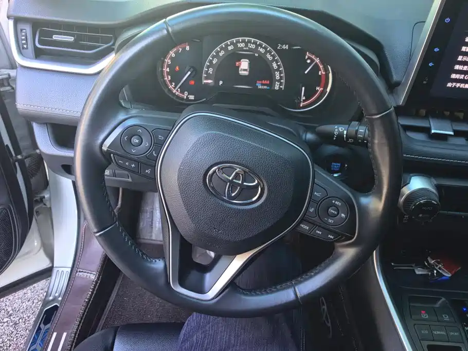 Toyota RAV4 — миниатюра 15