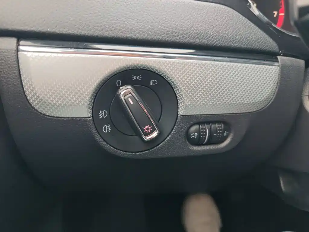 Volkswagen Sagitar — миниатюра 4
